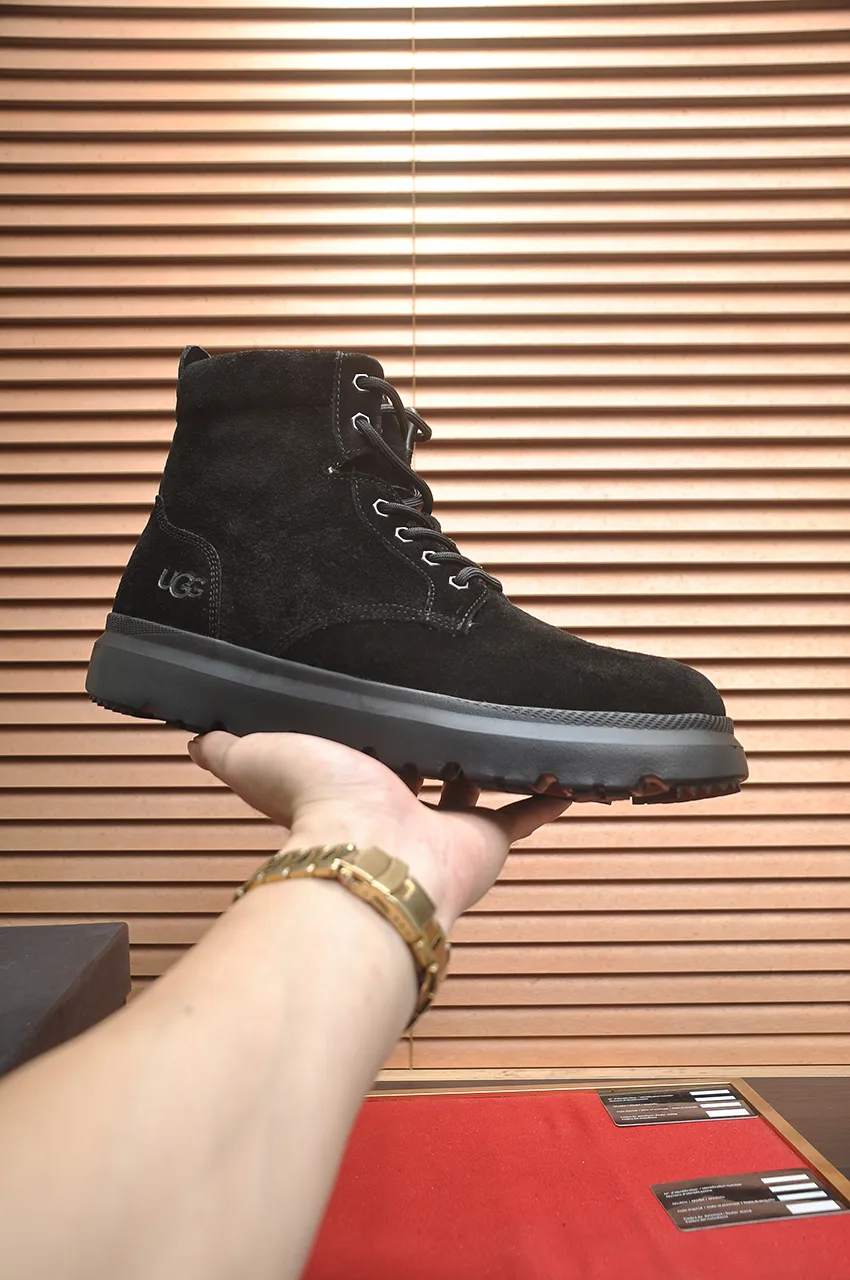 Men's shoes 💰580💶【UGG】(full genuine wool lining) Please pay attention to the original quality and compare the thickness of the wool 🏮🏮Hot style Martin boots from Australia's warm luxury brand men's shoes, official website synchronization, Beckham men's style..., made of imported top-layer waxed cowhide, waxed toe, Australian real wool velvet lining Carefully sewn...Imported rubber Martin boots outsole (comfortable, soft and wear-resistant). I really like the quality...Exquisite workmanship, you can't put it down once you see it. Code number 39-44